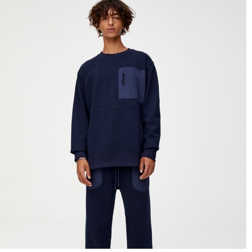 NWT!Pull & Bear Men’s contrast pocket sweatshirt .